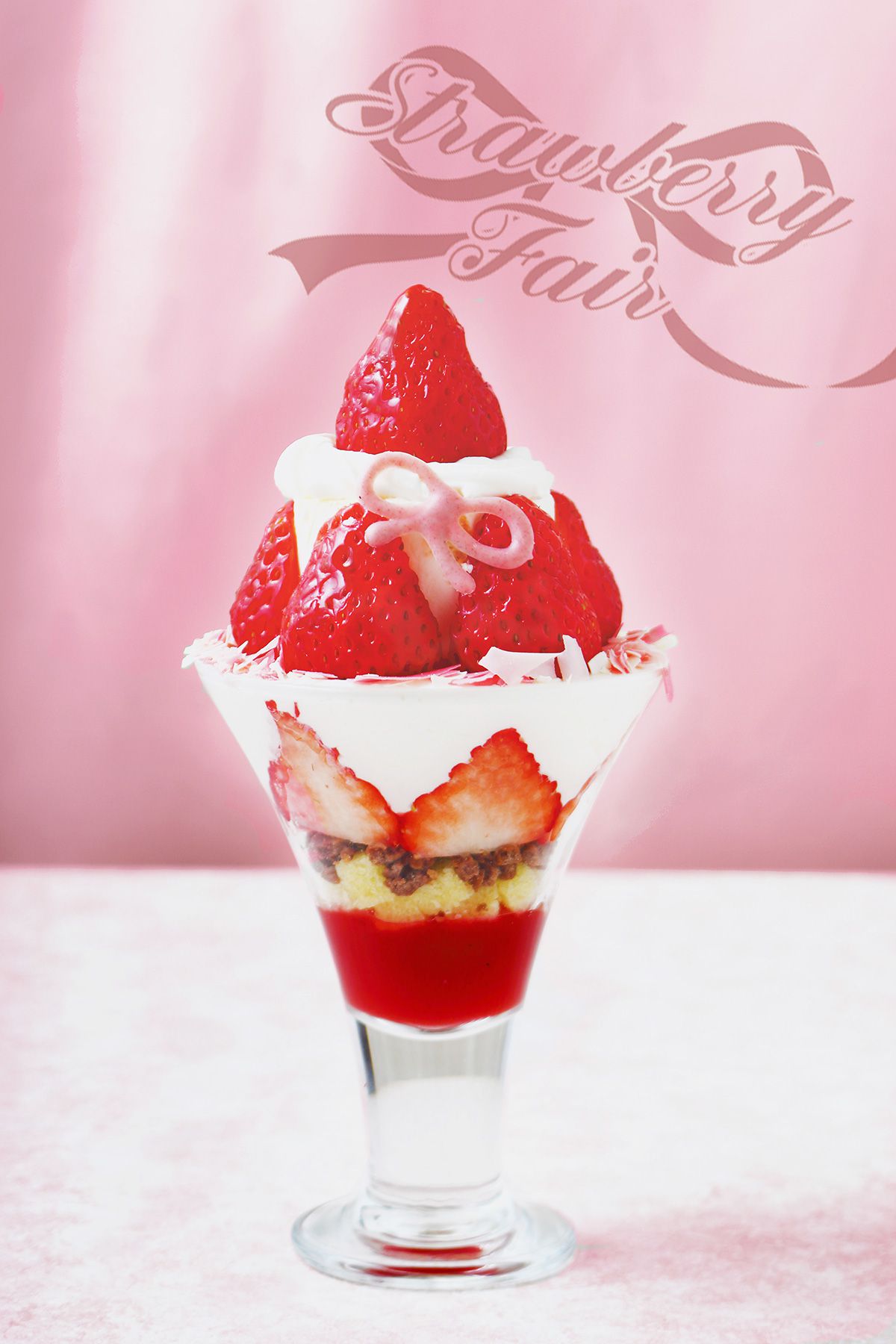 贅沢イチゴのときめきパフェ