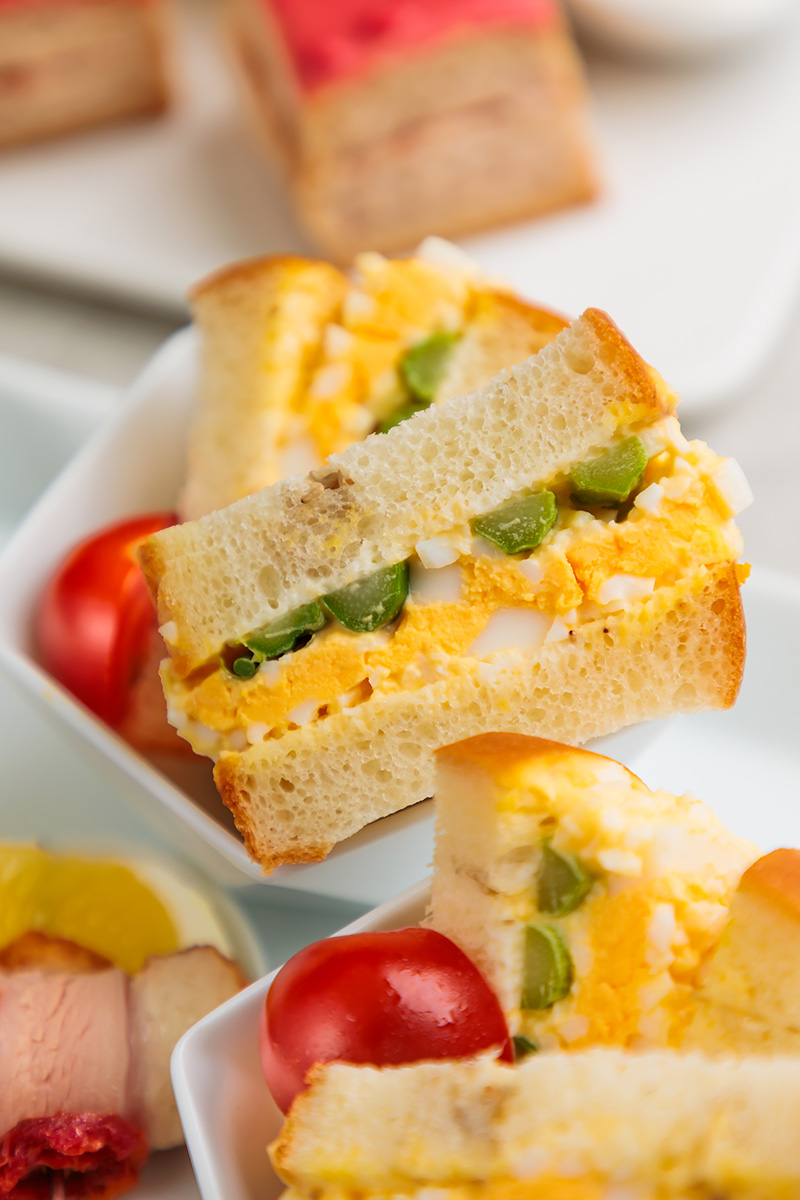 卵とアスパラガスのサンドイッチ