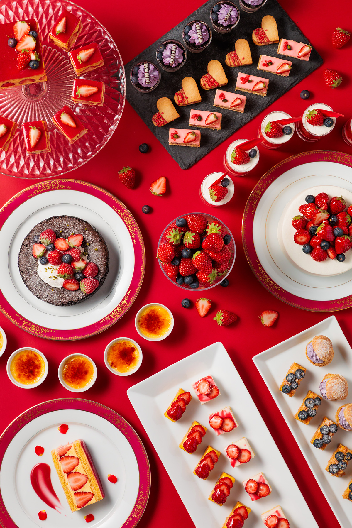 苺などベリー尽くしのスイーツビュッフェ