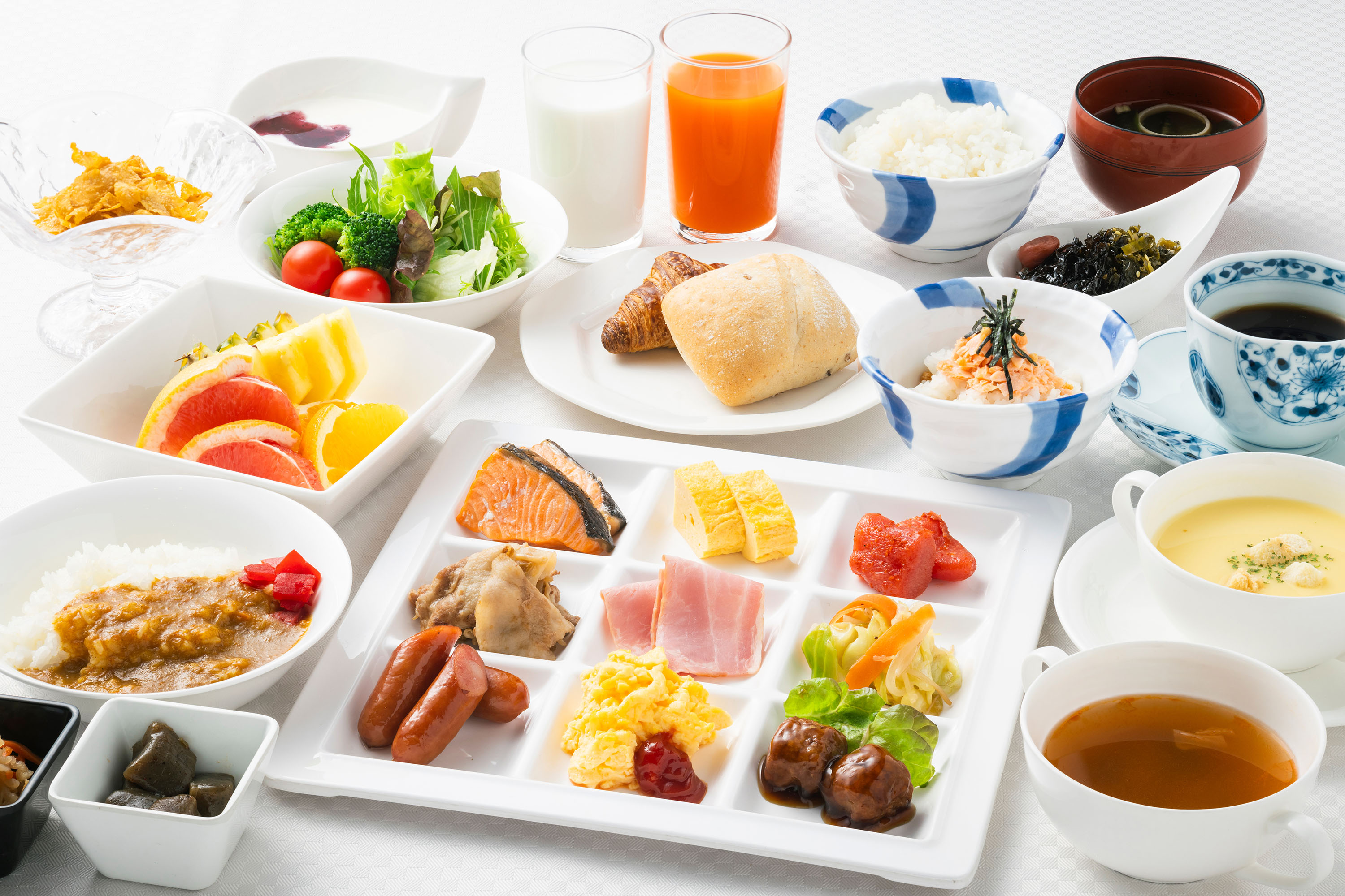 熊本県 八代グランドホテルで提供されている25品以上の和洋朝食バイキング 個人盛り