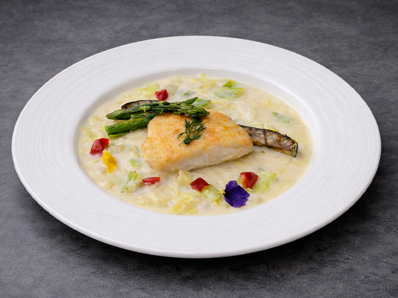 白身魚と春キャベツのクリームソース