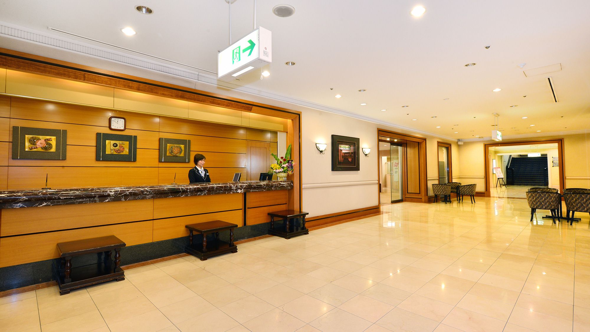 フロントレセプション