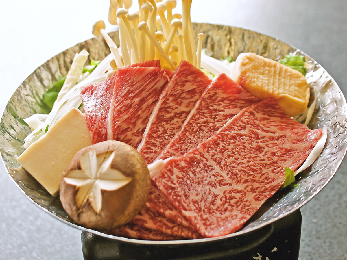 「秋月会席」の牛ロースすき鍋