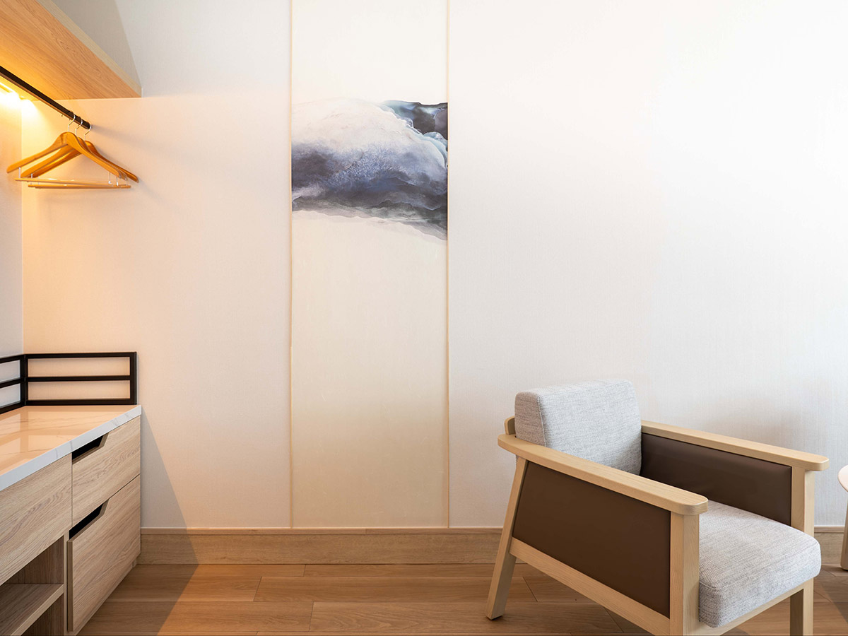 新客室クイーンルームのテーブルと椅子