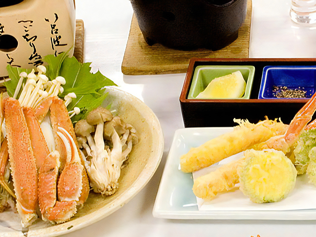 贅沢蟹会席の天ぷらと蟹すき鍋