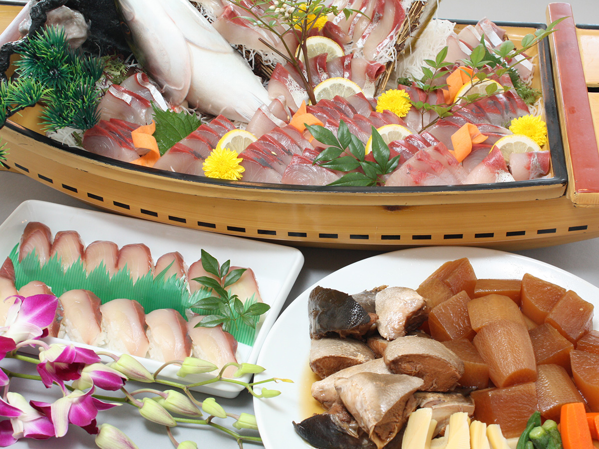 バイキング鰤大根と鰤握りと旬の御造り