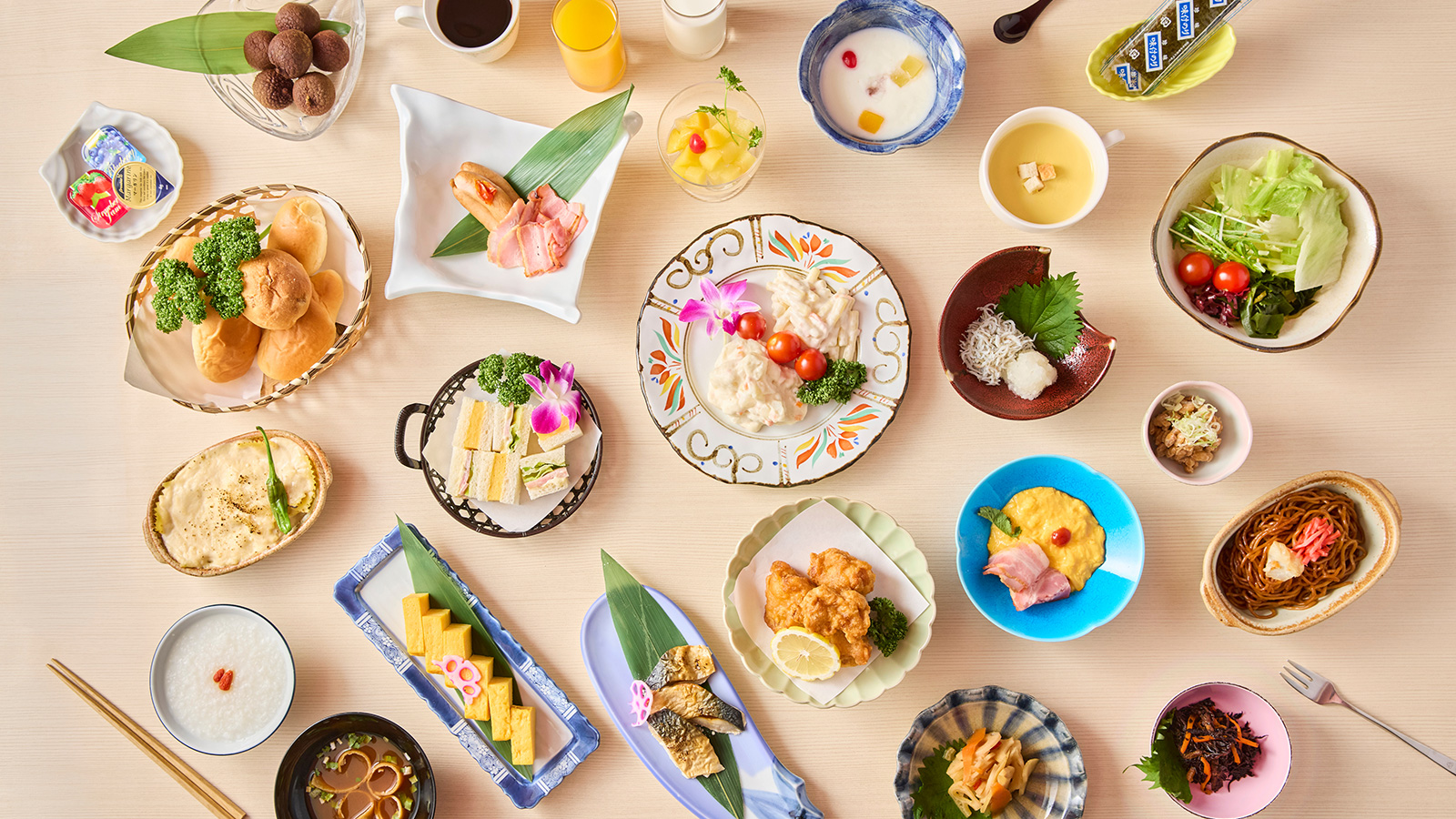 朝食バイキング料理各種を真俯瞰撮影