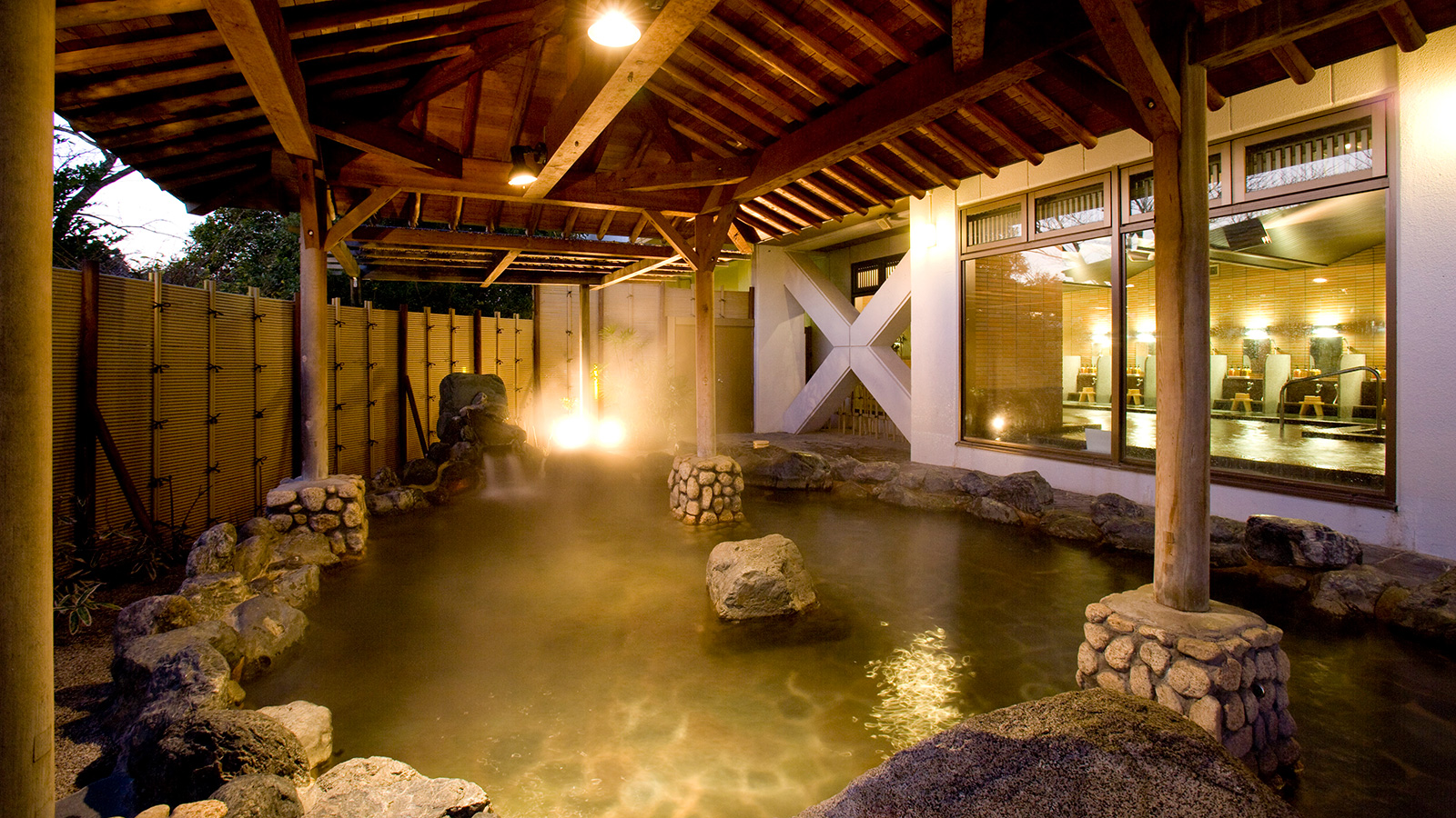 露天風呂 あじさいの湯の浴槽