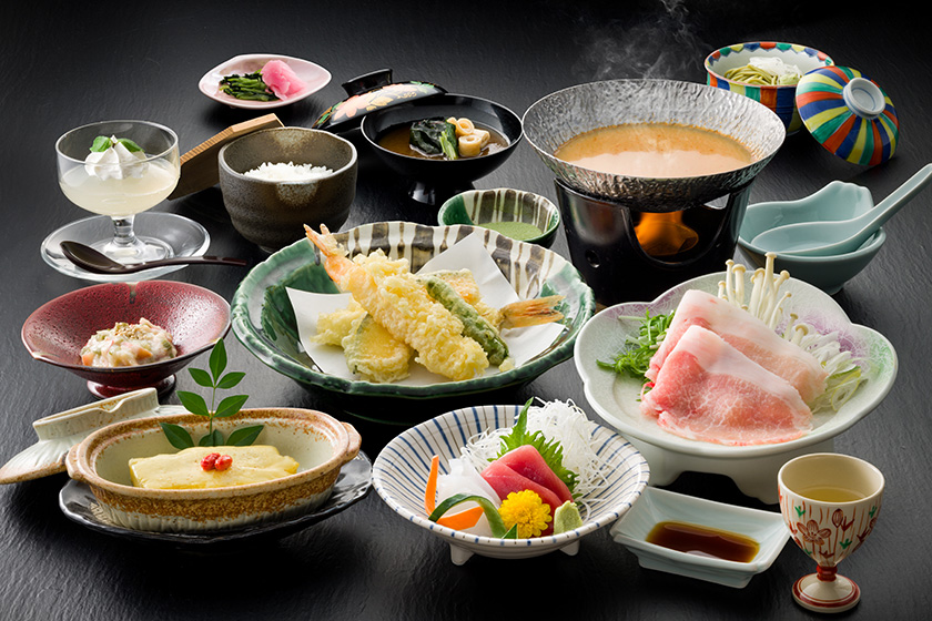 夕食会席「磯」で彩り豊かな料理の数々
