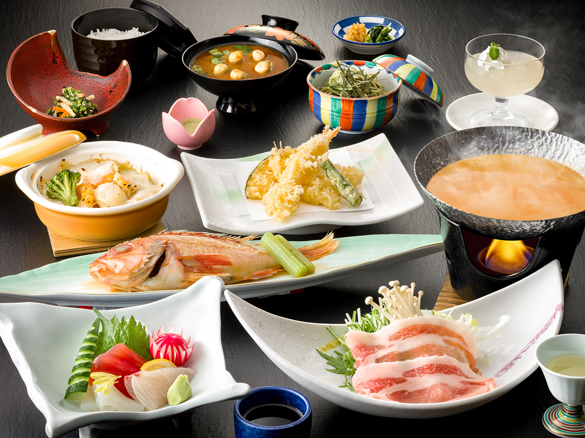 名物「地元ブランド豚の季節鍋」付き会席料理イメージ