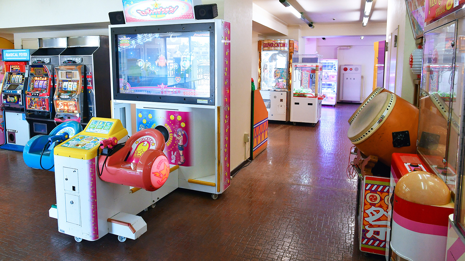景品を釣り上げるクレーンゲーム