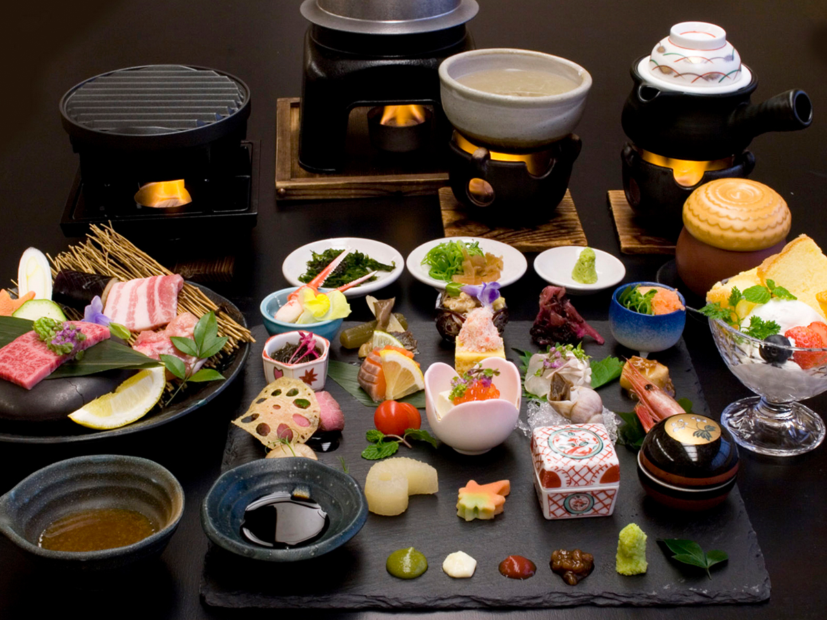 「美食プレート会席」と地元のお肉3種・陶板焼き