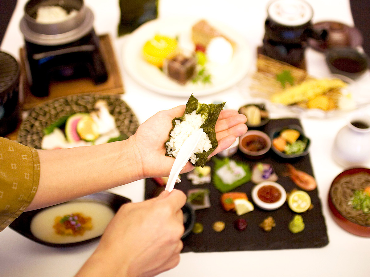 お好きなネタを手巻き寿司にして食べるイメージ