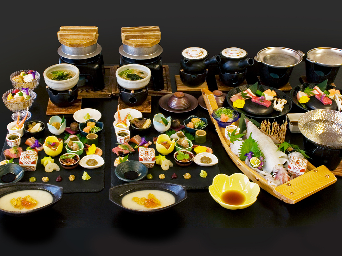 美食プレートと地元のお肉3種と姿烏賊(2人で1匹)