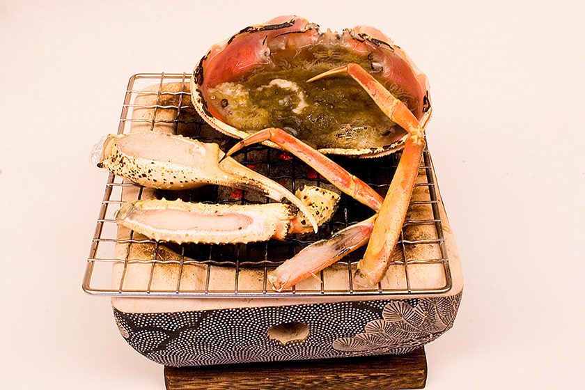 タグ付きの松葉蟹　焼き蟹